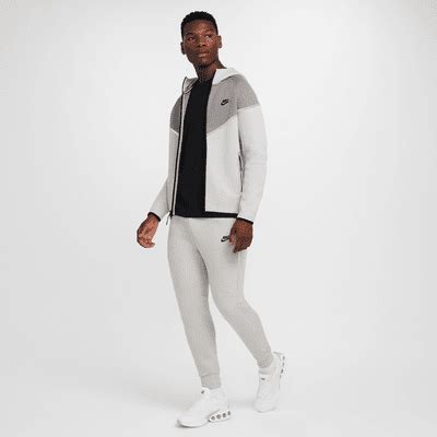 nike herren jacke reißverschluss auf der falschen seite|Nike Tech Windrunner Fleece.